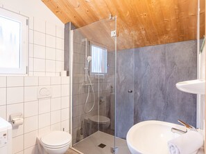 Chalet | Bathroom - Chalet in Dachstein West With Shared Pool (Annaberg-Lungoetz)