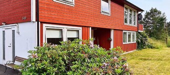 10 Person Holiday Home in Staubø