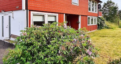 10 Person Holiday Home in Staubø