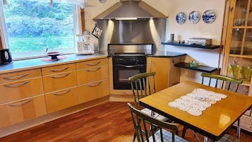 House | Private kitchen | Fridge, oven, dishwasher, coffee/tea maker