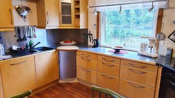 House | Private kitchen | Fridge, oven, dishwasher, coffee/tea maker