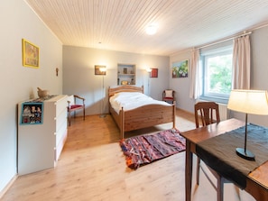 House | 3 bedrooms, individually furnished, iron/ironing board