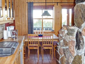 Huoneisto | Yksityinen keittiö | Jääkaappi, mikroaaltouuni, kahvin-/teenkeitin