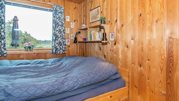 2 bedrooms, cribs/infant beds