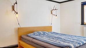 2 Schlafzimmer, individuell eingerichtet