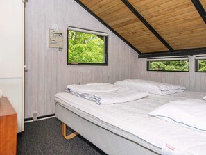 2 bedrooms, cribs/infant beds
