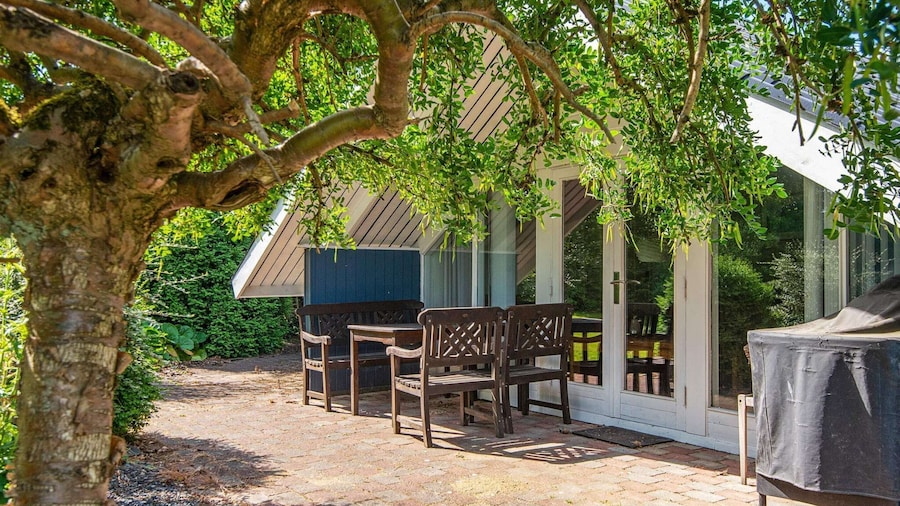 Secluded Oasis by Kvie Lake-by Traum