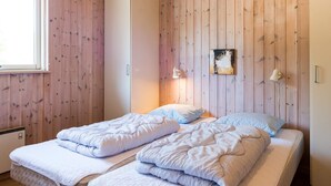 3 bedrooms, individually furnished - 6 Person Holiday Home on a Holiday Park in Nørre Nebel (Norre Nebel)