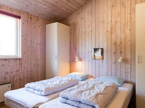 3 bedrooms, individually furnished - 6 Person Holiday Home on a Holiday Park in Nørre Nebel (Norre Nebel)
