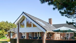 Exterior - 6 Person Holiday Home on a Holiday Park in Blåvand (Blavand)