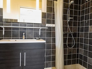 House | Bathroom - 2 Person Holiday Home in Esbjerg V (Esbjerg)