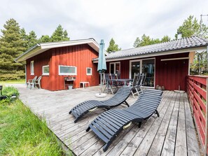 Outdoor dining - 6 Person Holiday Home in Blavand (Blavand)