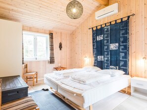 Room - 6 Person Holiday Home in Blavand (Blavand)