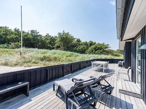Outdoor dining - 6 Person Holiday Home in Henne (Henne)