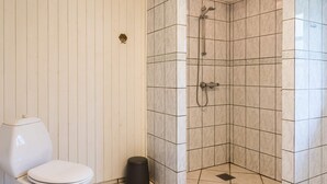 Bathroom - 4 Person Holiday Home on a Holiday Park in Blåvand (Blavand)