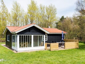 Exterior - 4 Person Holiday Home on a Holiday Park in Blåvand (Blavand)