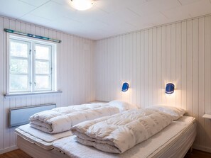 2 bedrooms, individually furnished - 4 Person Holiday Home on a Holiday Park in Blåvand (Blavand)
