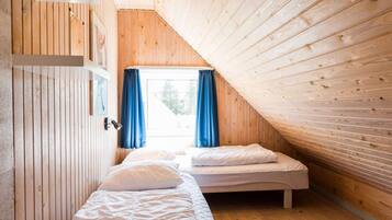 4 bedrooms, individually furnished, bed sheets