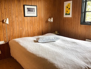 3 bedrooms, individually furnished, bed sheets