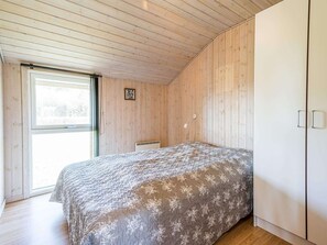 3 bedrooms, individually furnished, bed sheets