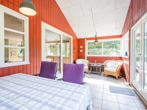 3 bedrooms, individually furnished, bed sheets - 6 Person Holiday Home in Blavand (Blavand)