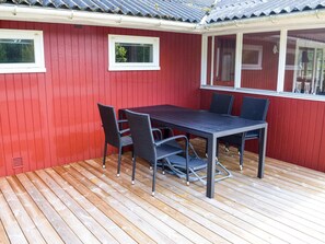 Outdoor dining - 6 Person Holiday Home in Blavand (Blavand)