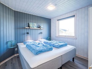 House | 3 bedrooms, individually furnished, bed sheets