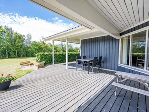 House | Outdoor dining