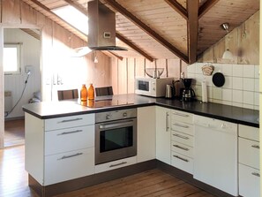 House | Private kitchen | High chair - Charming Cottage Retreat-by Traum (Blavand)