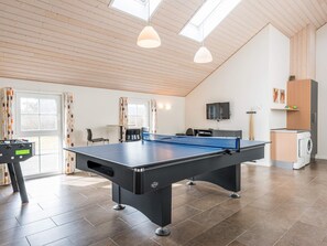 House | Game room