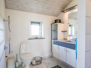 Bathroom - 4 Person Holiday Home in Hemmet (Hemmet)