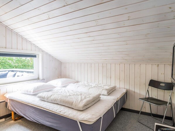 2 bedrooms, individually furnished, bed sheets - 4 Person Holiday Home in Hemmet (Hemmet)