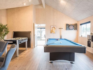 House | Game room