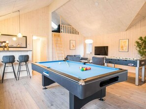 House | Game room