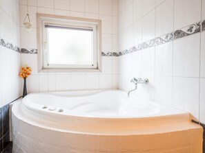 Spa treatment - 6 Person Holiday Home in Henne (Henne)