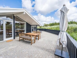 House | Outdoor dining