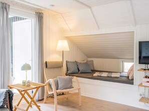 3 bedrooms, individually furnished, bed sheets - 5 Person Holiday Home in Blavand (Blavand)
