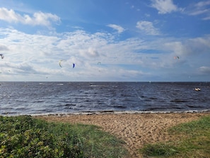 A beach with a view of the sea and sky, featuring a sandy shore and some vegetation. - 4 Star Holiday Home in Tarm (Tarm)