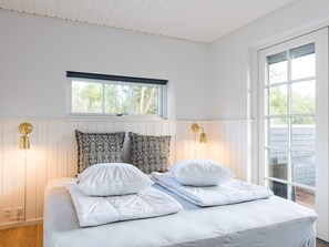 House | 4 bedrooms, individually furnished, bed sheets