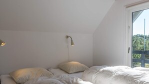 2 makuuhuonetta, yksilöllisesti kalustettu
