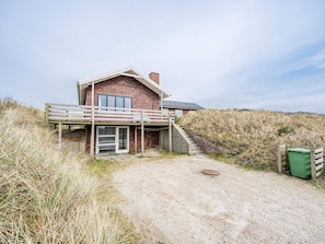 Exterior - 6 Person Holiday Home on a Holiday Park in Henne (Henne)