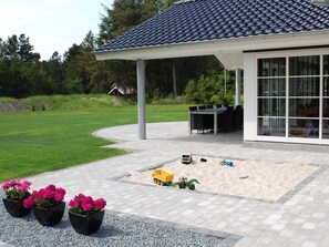 Outdoor dining - 10 Person Holiday Home on a Holiday Park in Blåvand (Blavand)