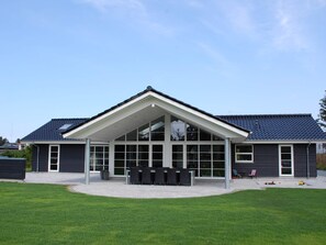 Exterior - 10 Person Holiday Home on a Holiday Park in Blåvand (Blavand)