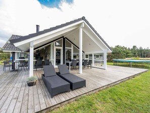 House | Outdoor dining - 10 Person Holiday Home in Blavand (Blavand)