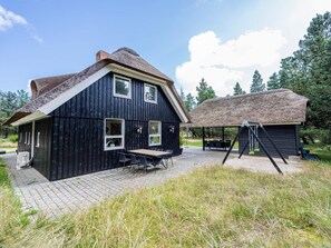 Exterior - 8 Person Holiday Home on a Holiday Park in Blåvand (Blavand)