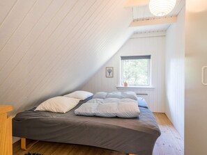 4 bedrooms, individually furnished, bed sheets - 8 Person Holiday Home on a Holiday Park in Blåvand (Blavand)