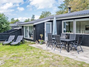 House | Outdoor dining - 6 Person Holiday Home in Blavand (Blavand)