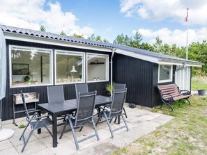 House | Outdoor dining - 6 Person Holiday Home in Blavand (Blavand)