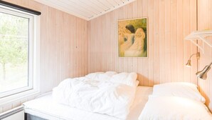 3 bedrooms, individually furnished - 6 Person Holiday Home on a Holiday Park in Blåvand (Blavand)