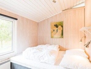 3 bedrooms, individually furnished - 6 Person Holiday Home on a Holiday Park in Blåvand (Blavand)
